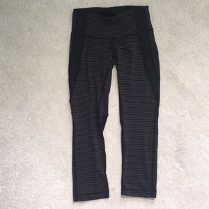 Lululemon Cropped Leggings Black Gold Size 4